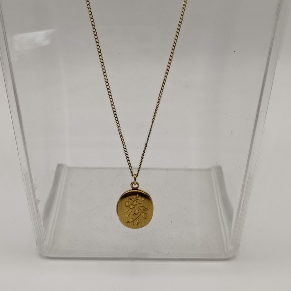 Vintage Etched Gold Filled Locket Pendant Necklace - Picture 8 of 8